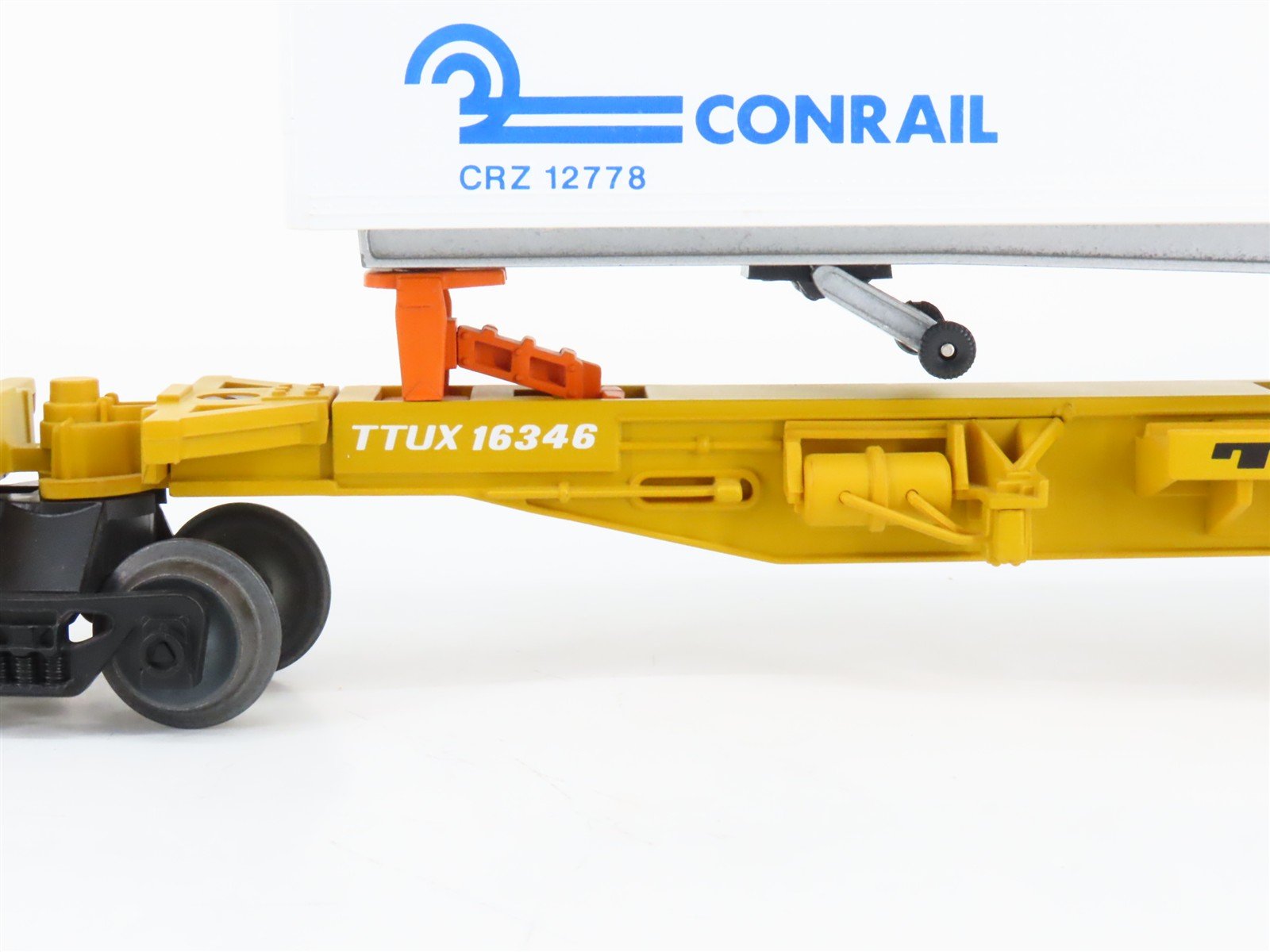 O Gauge 3-Rail Lionel TTUX Trailer Train Flat Car w/ CR Conrail Trailers