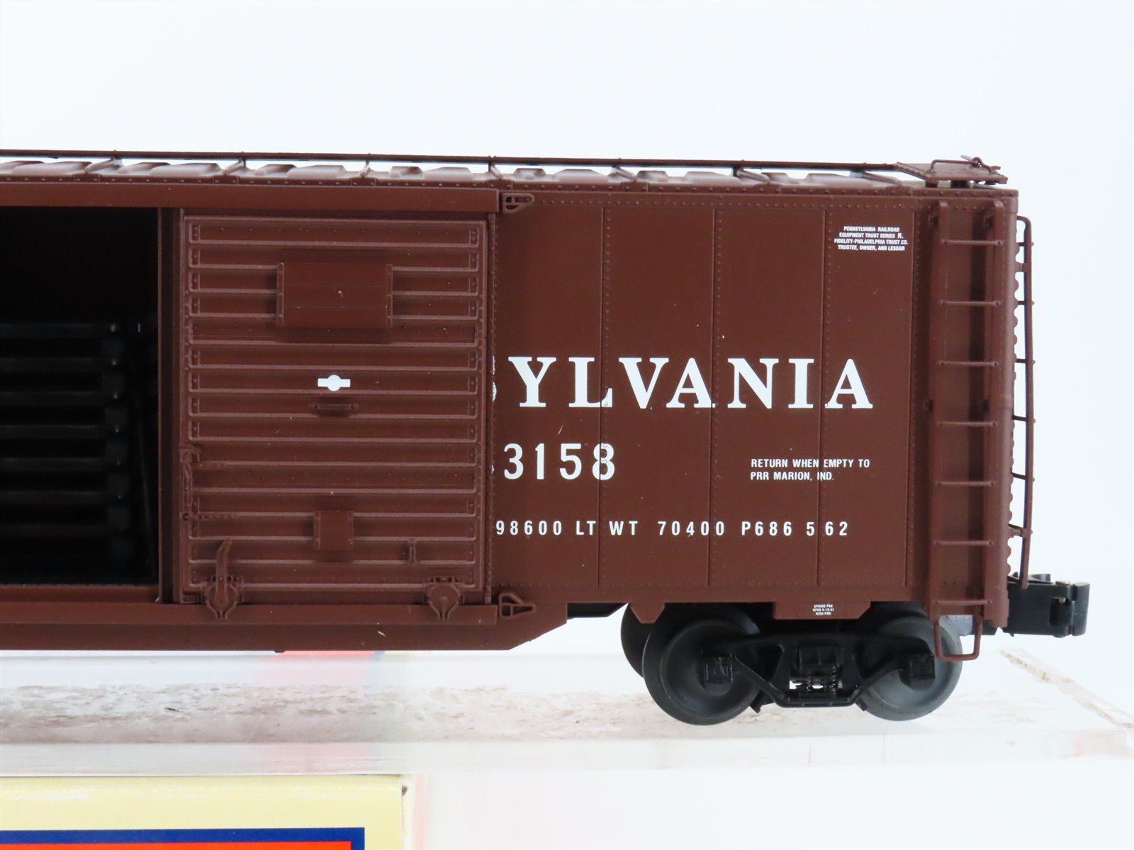 O Gauge 3-Rail Lionel 6-17281 PRR Pennsylvania Box Car #83158 w/ Auto Frame Load