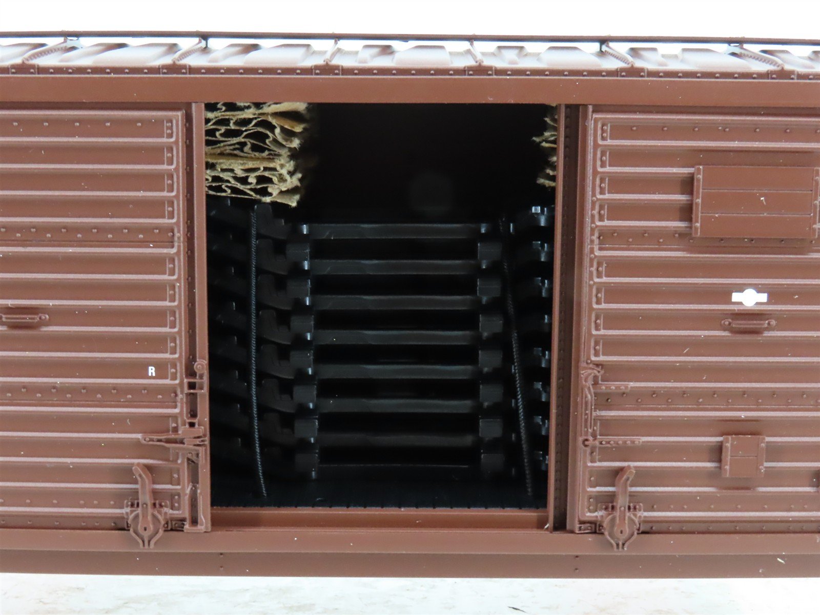 O Gauge 3-Rail Lionel 6-17281 PRR Pennsylvania Box Car #83158 w/ Auto Frame Load
