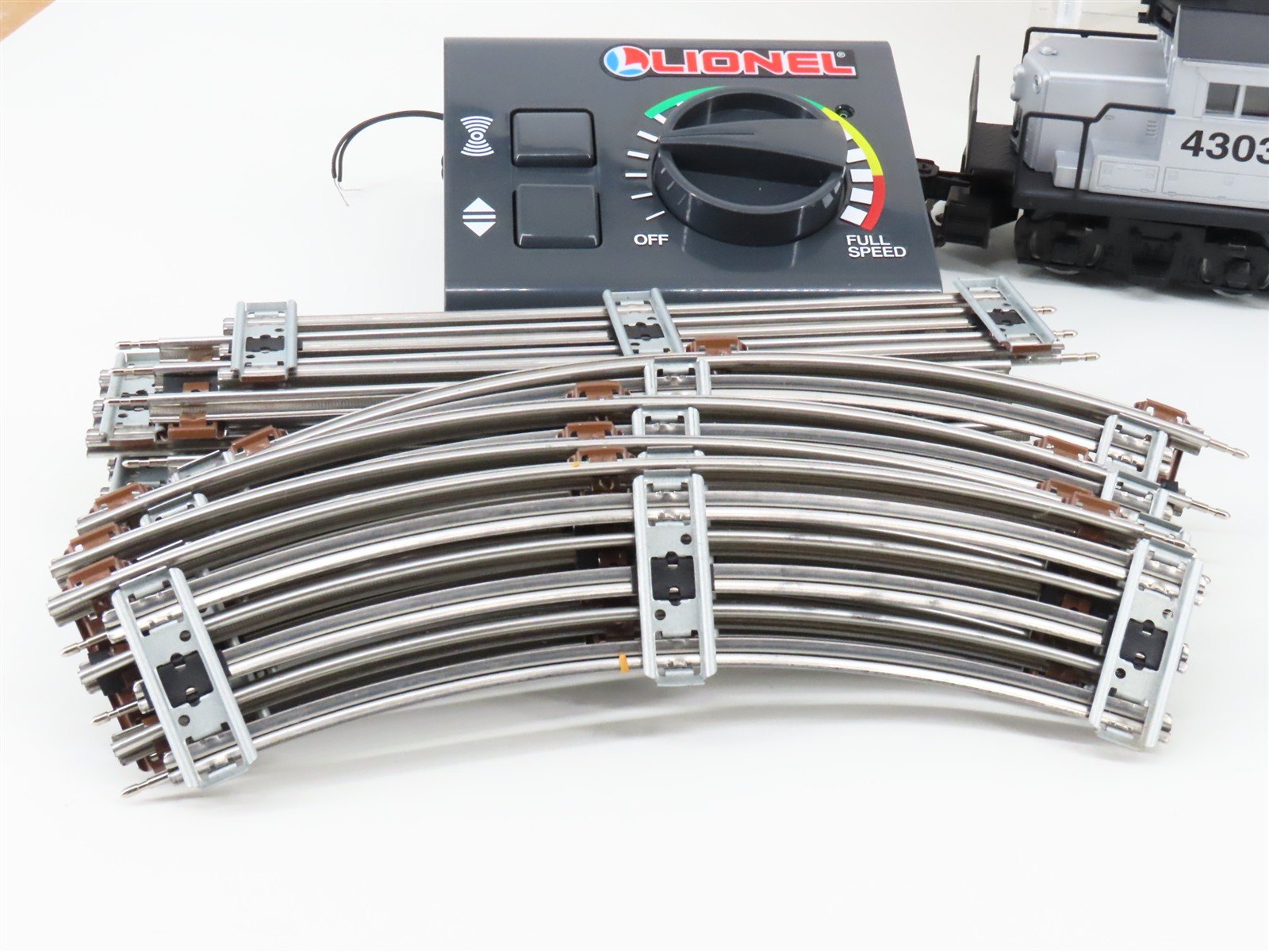 O Gauge 3-Rail Lionel 71-1833-212 1997 NJ Transit Diesel Passenger Set w/Track