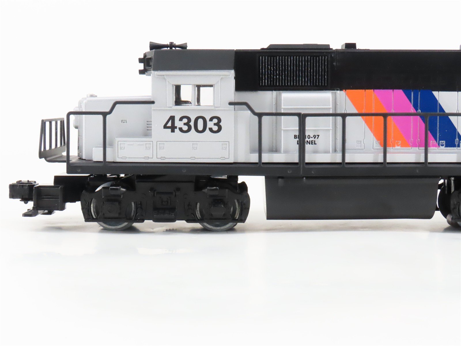 O Gauge 3-Rail Lionel 71-1833-212 1997 NJ Transit Diesel Passenger Set w/Track