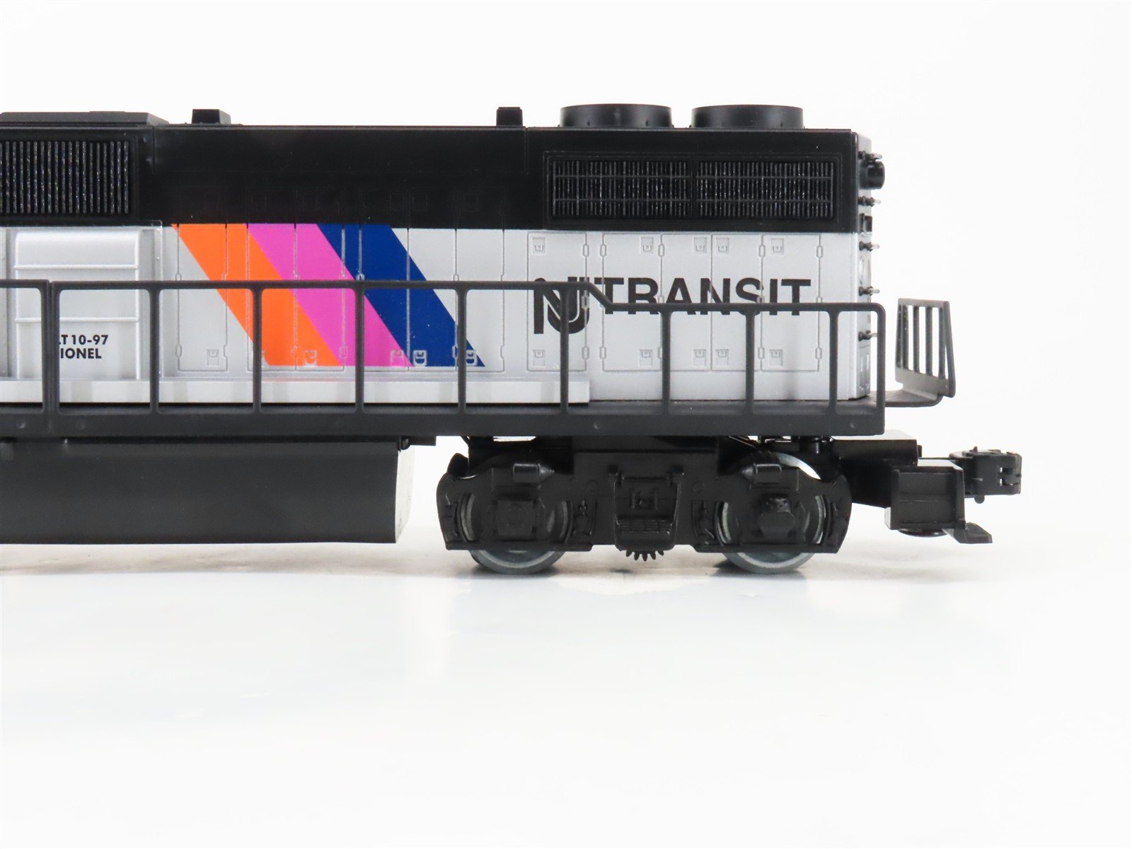 O Gauge 3-Rail Lionel 71-1833-212 1997 NJ Transit Diesel Passenger Set w/Track