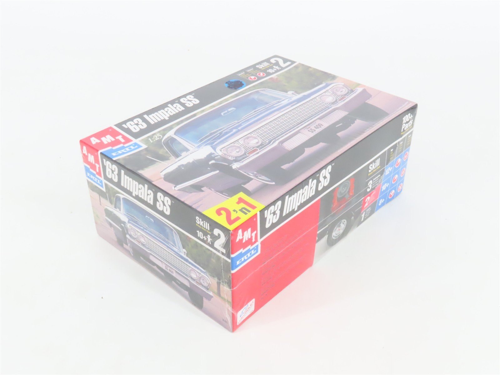 1:25 Scale AMT Ertl 2 in 1 Kit 8321 '63 Chevy Impala SS - Sealed