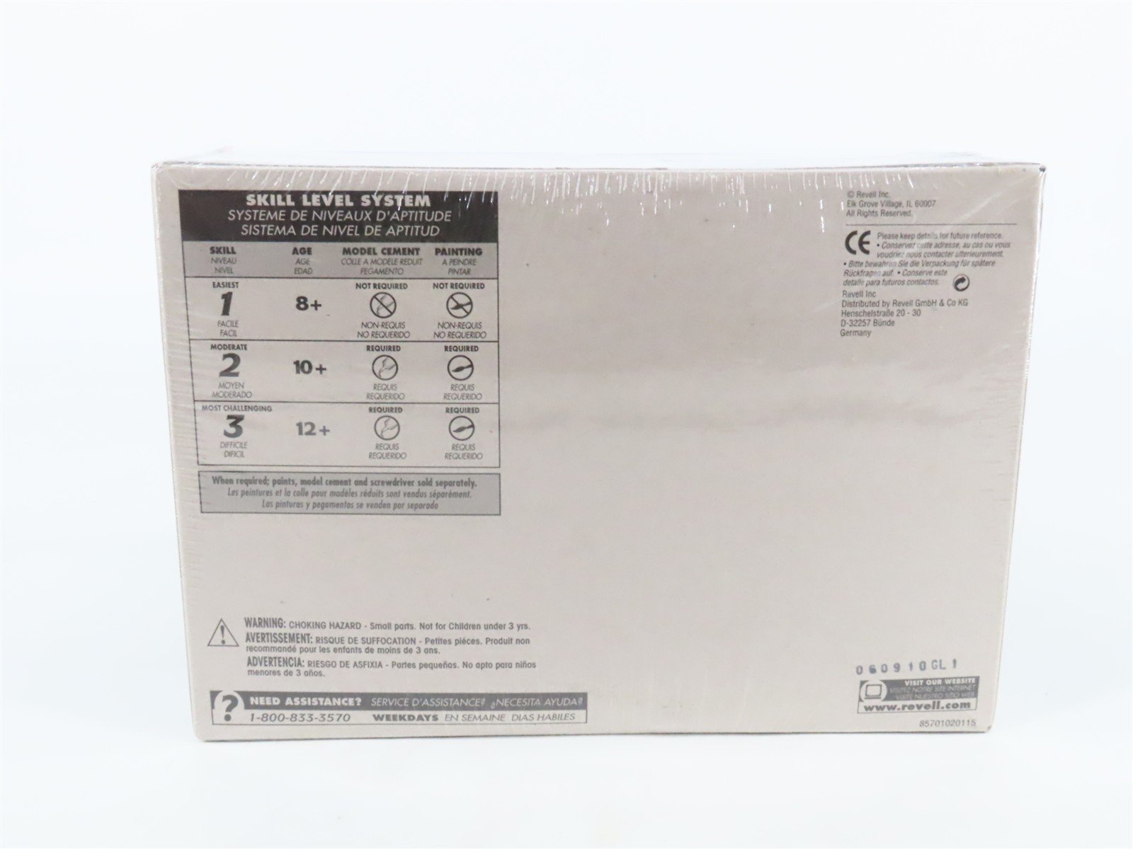 1:25 Scale Revell 2 'n 1 Kit 85-2076 '64 Ford Fairlane Street Machine - Sealed