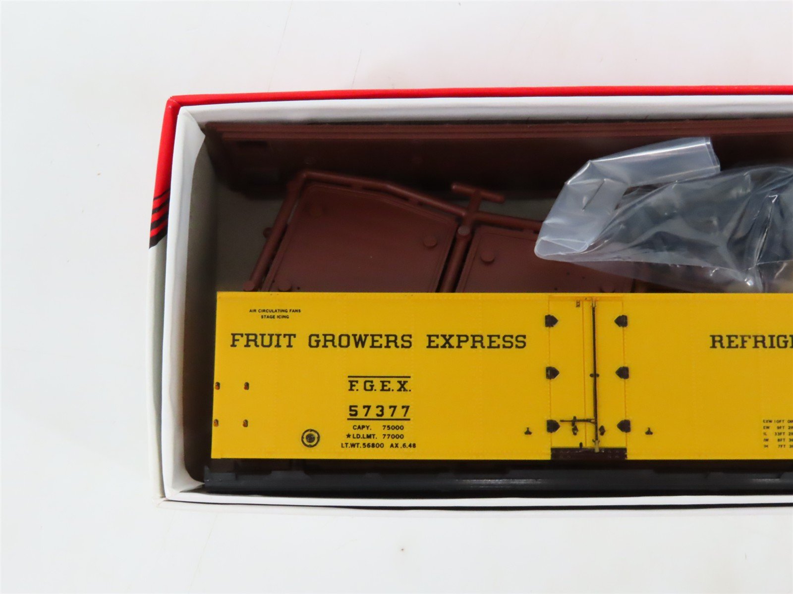 LOT of 3 HO Scale Intermountain FGEX Fruit Growers Express Reefer Cars Kits