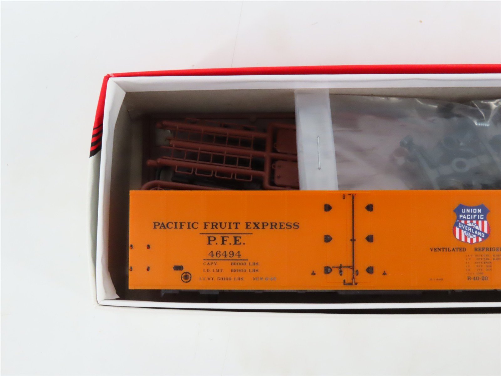 LOT of 3 HO Scale Intermountain PFE Pacific Growers Express Reefer Cars Kits