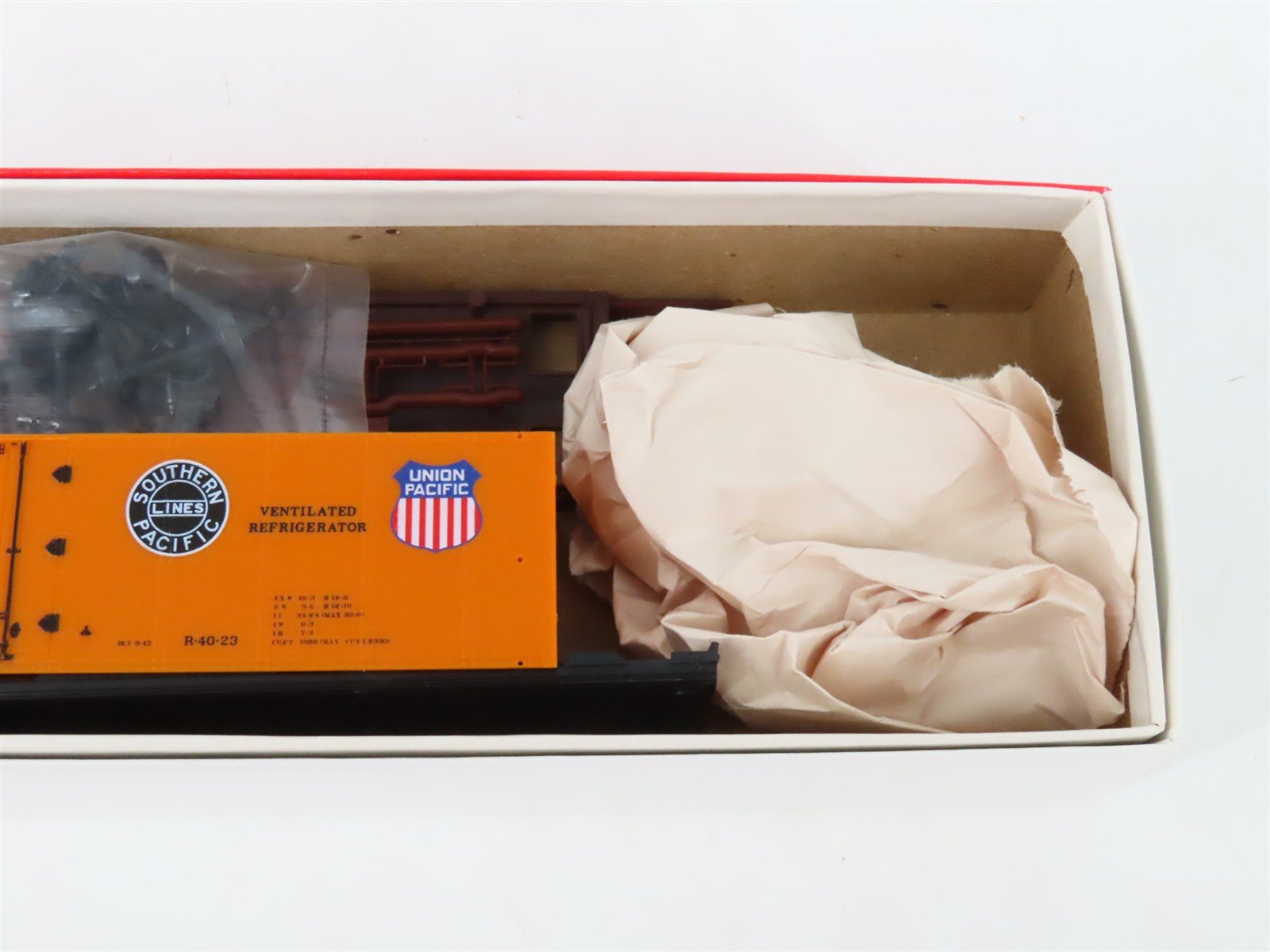 LOT of 3 HO Scale Intermountain PFE Pacific Growers Express Reefer Cars Kits