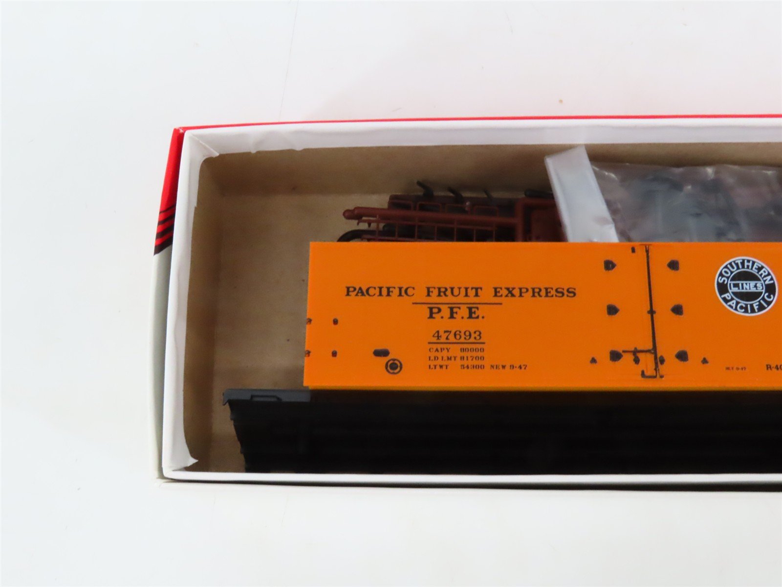 LOT of 3 HO Scale Intermountain PFE Pacific Growers Express Reefer Cars Kits