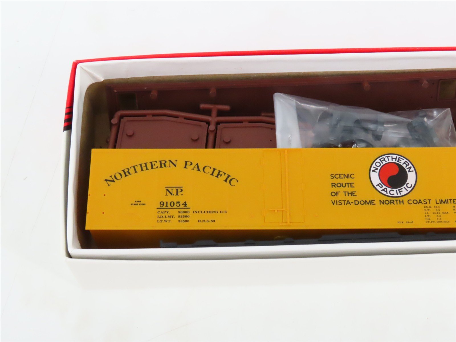 LOT of 3 HO Scale Intermountain NP Northern Pacific Reefer Cars Kits