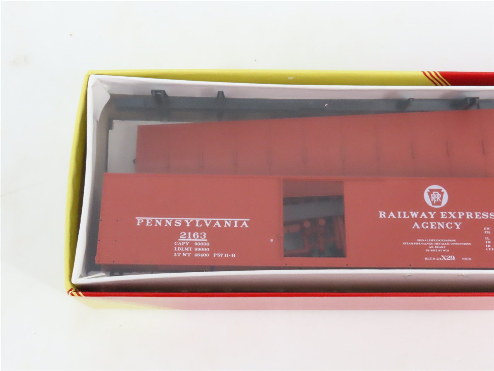 LOT of 3 HO Scale Red Caboose PRR Pennsylvania X-29 Boxcars Kits