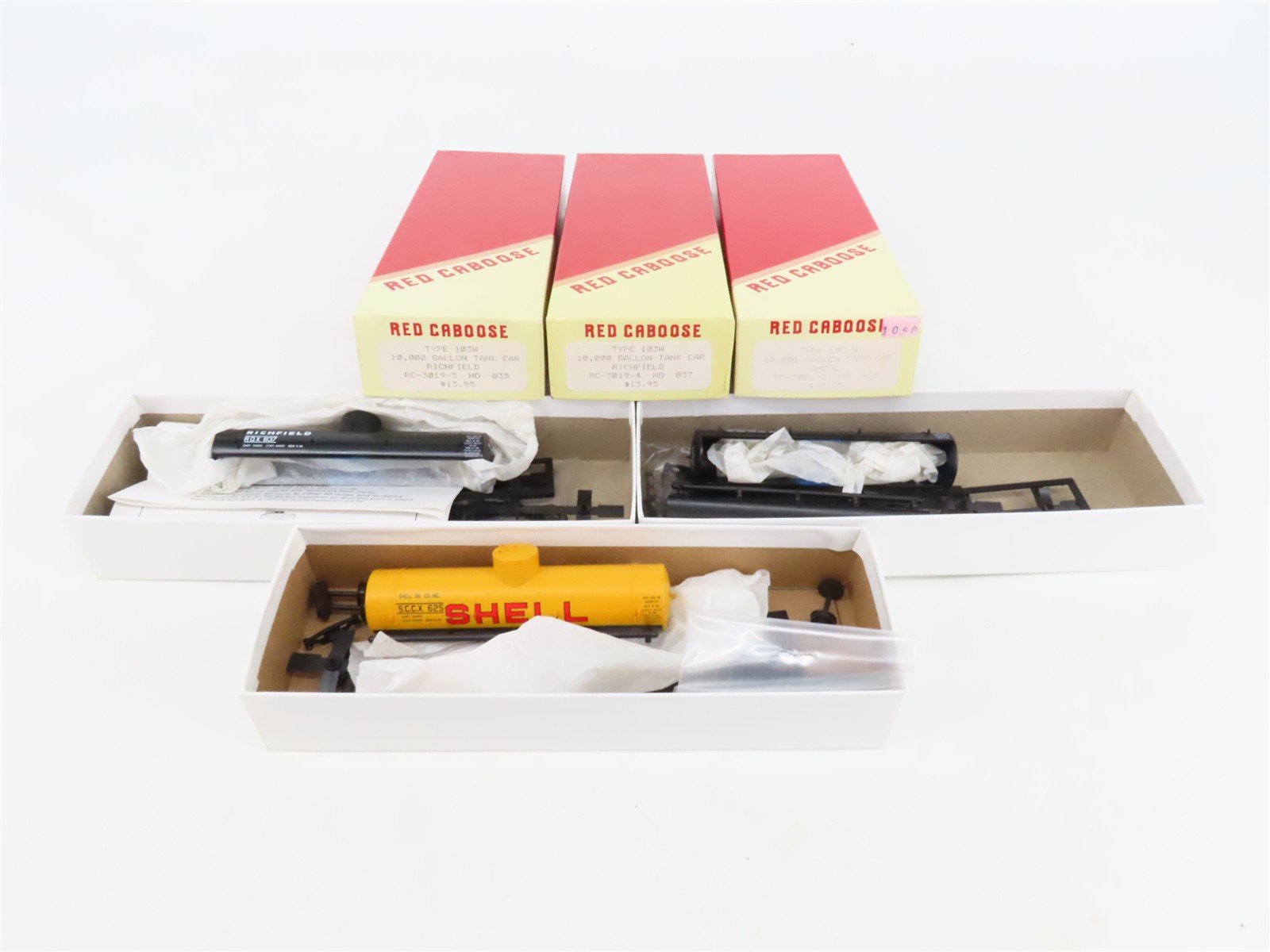 LOT of 3 HO Scale Red Caboose SCCX/ROX Shell & Richfield 10k Gal Tankcar Kits