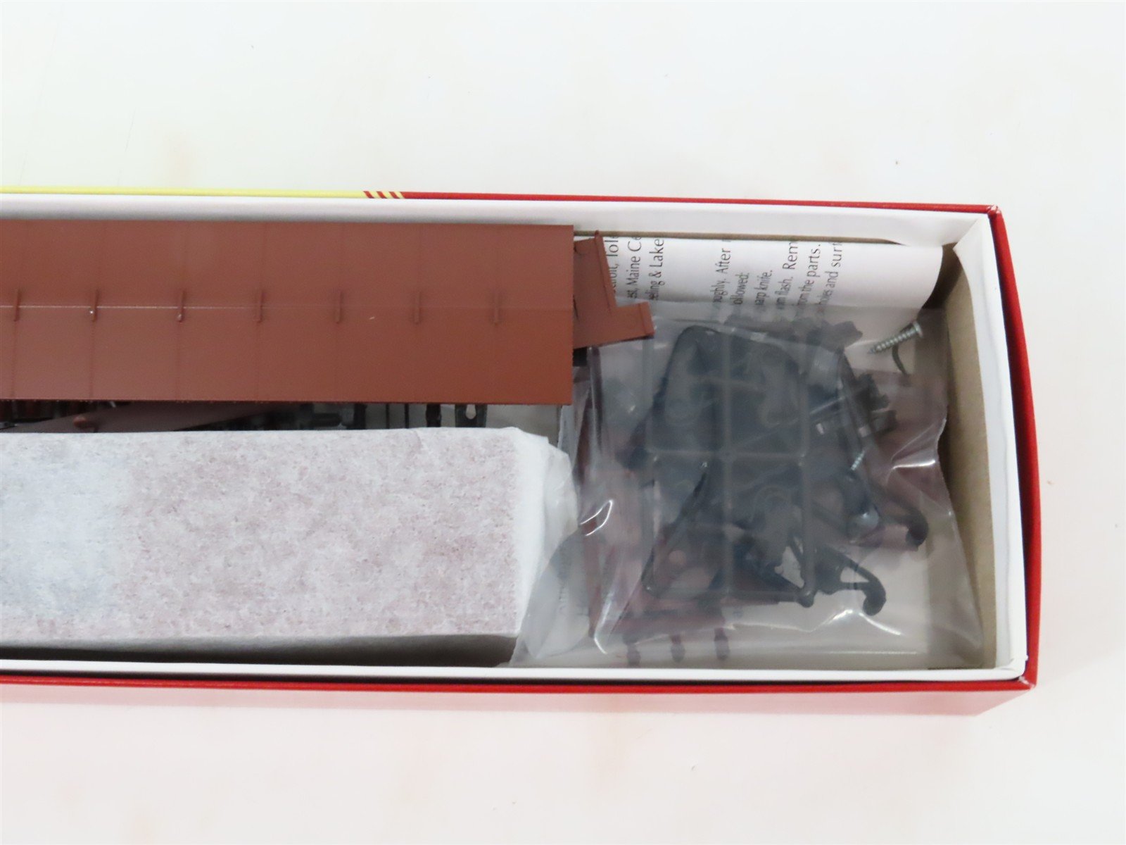 LOT of 2 HO Scale Red Caboose MEC Maine Central 40' Boxcar Kits
