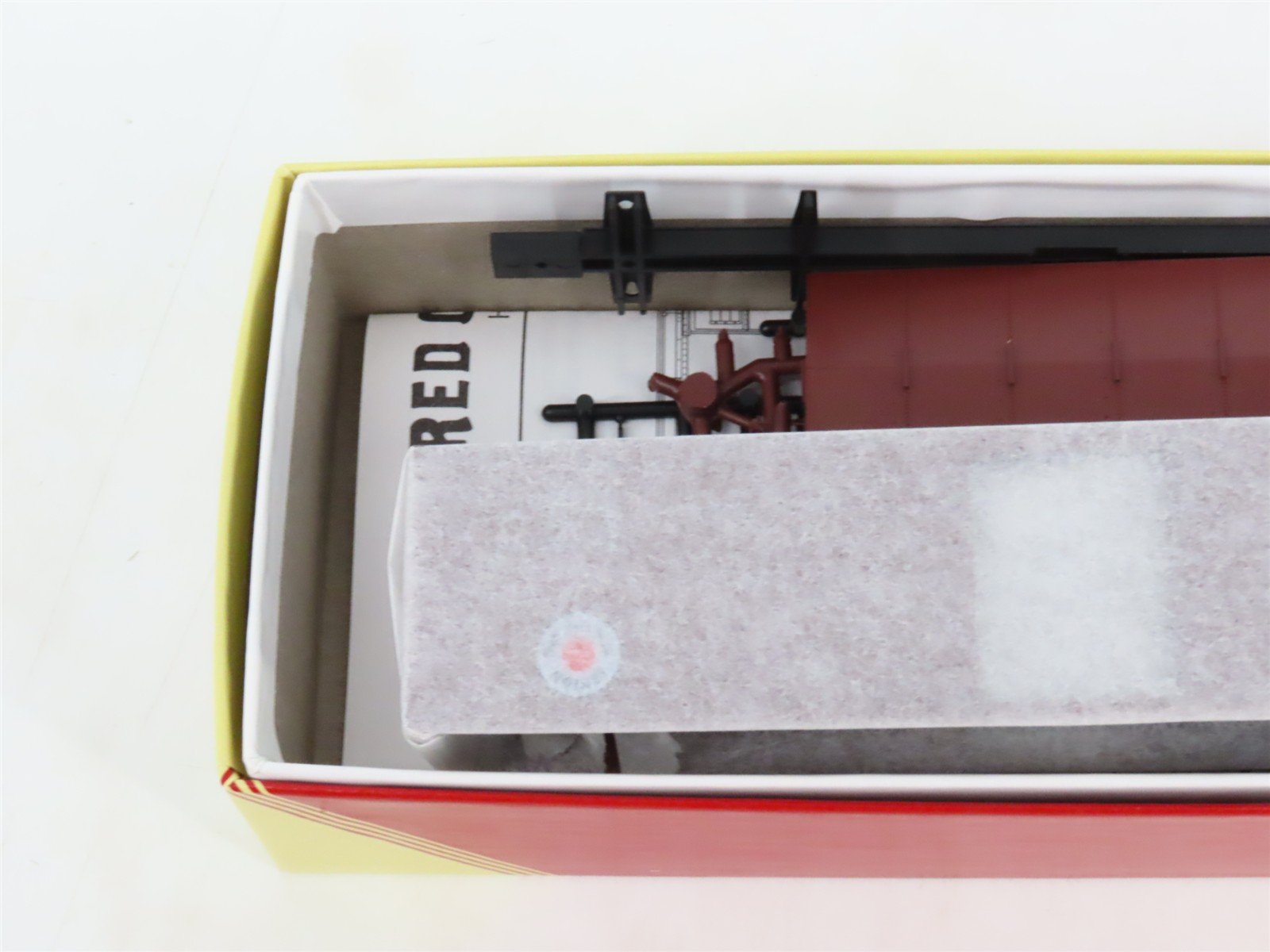 LOT of 2 HO Scale Red Caboose LNE Lehigh & New England 40' Boxcar Kits