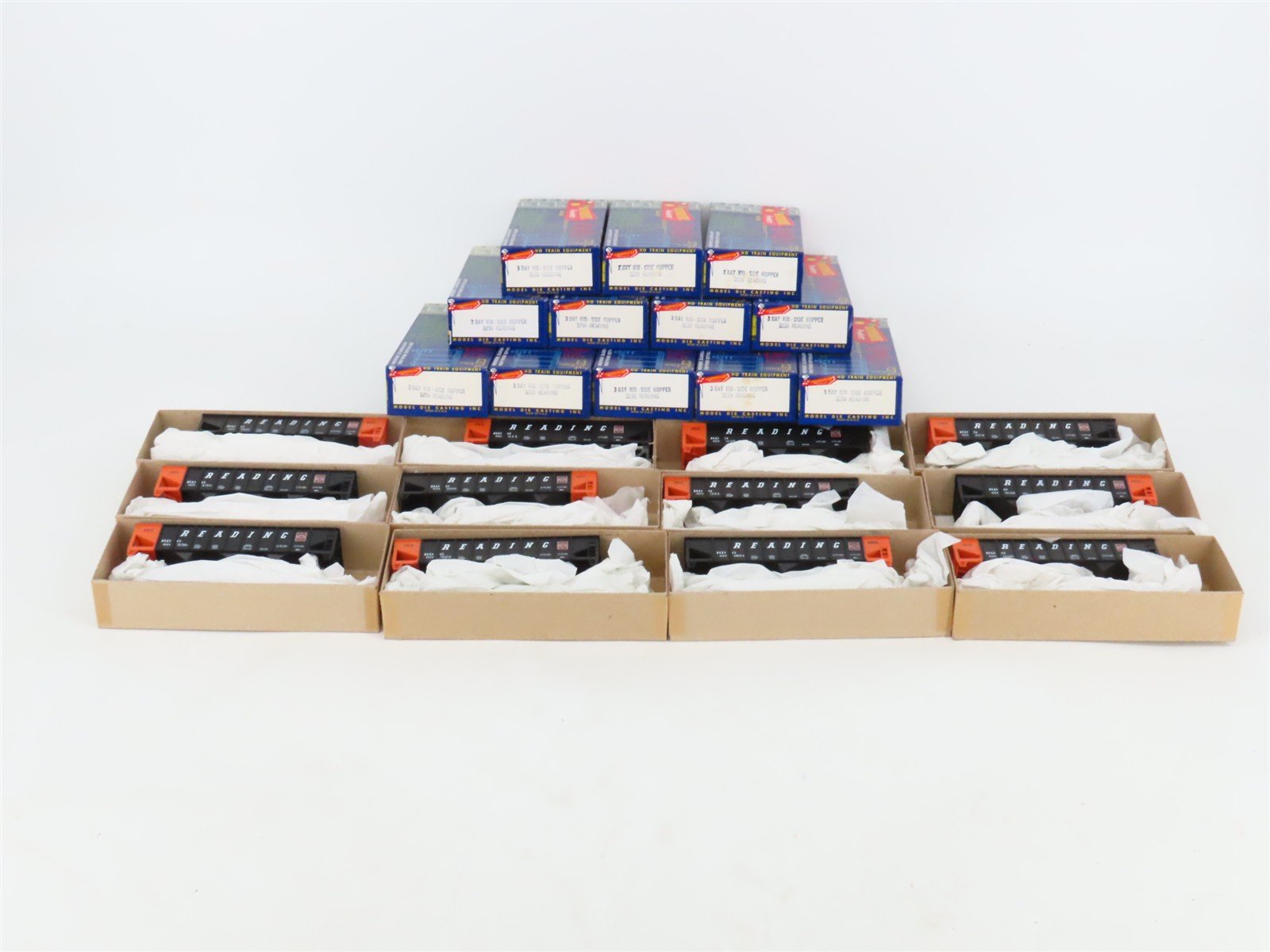 HO Scale Roundhouse MDC Kit 3239 RDG Reading Lines 3-Bay Hopper Set of 12