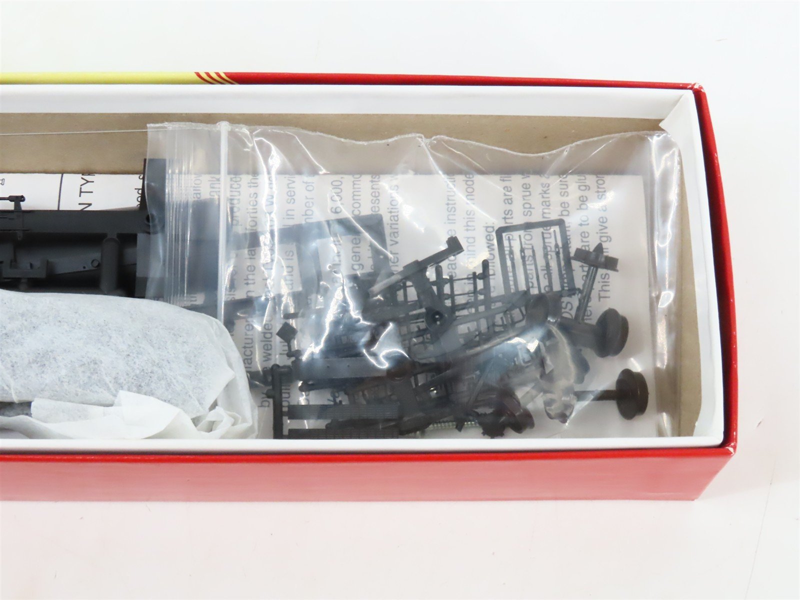 LOT of 2 HO Scale Red Caboose SHPX Bakelite Co 10k Gal Tankcar Kits