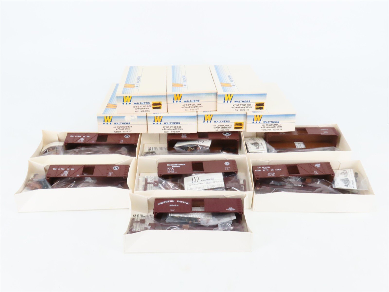 LOT of 7 HO Scale Walthers Kits CNW, GN, RUT, NP & NWP 40' Wood Box Cars