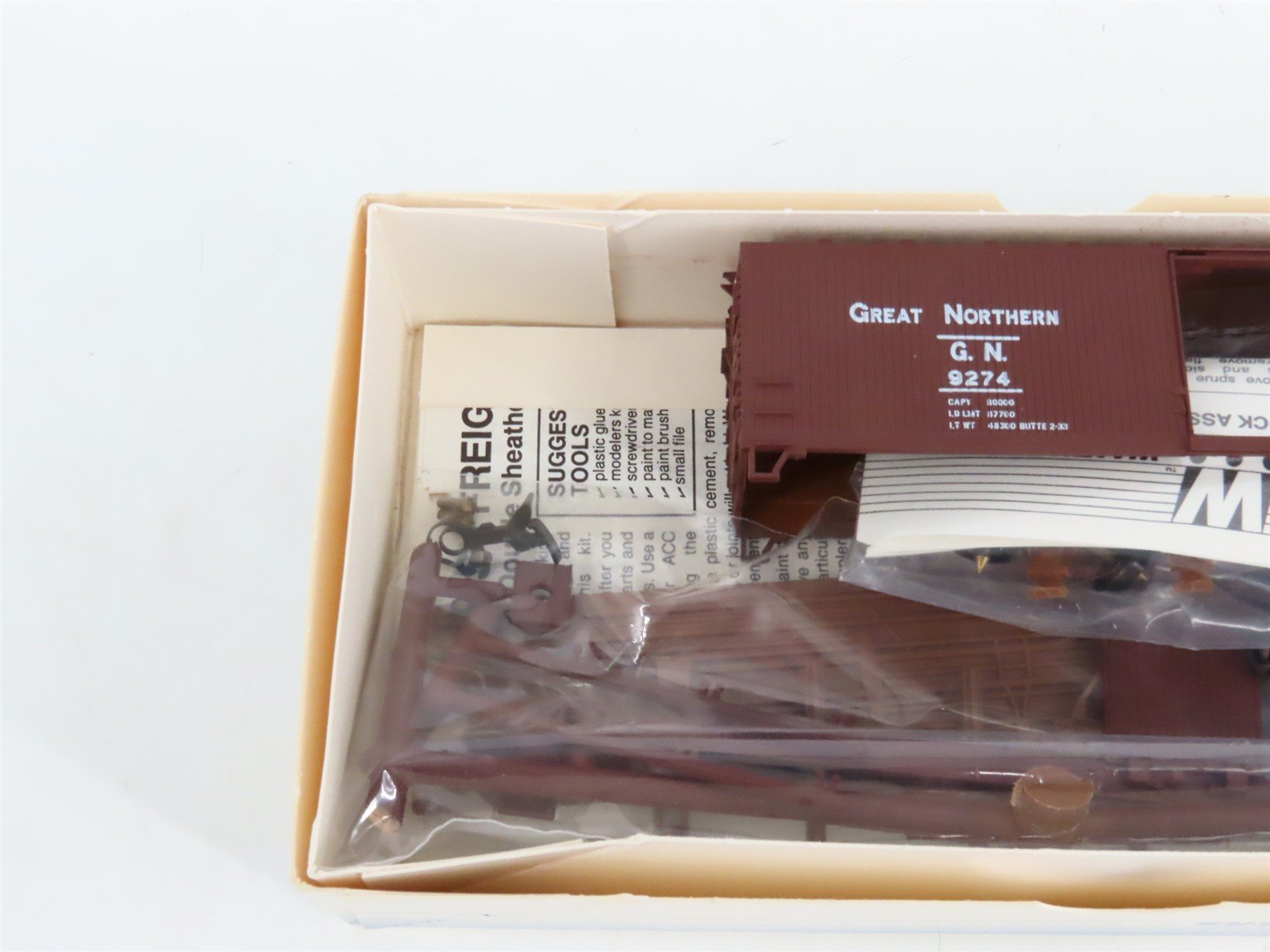 LOT of 7 HO Scale Walthers Kits CNW, GN, RUT, NP & NWP 40' Wood Box Cars