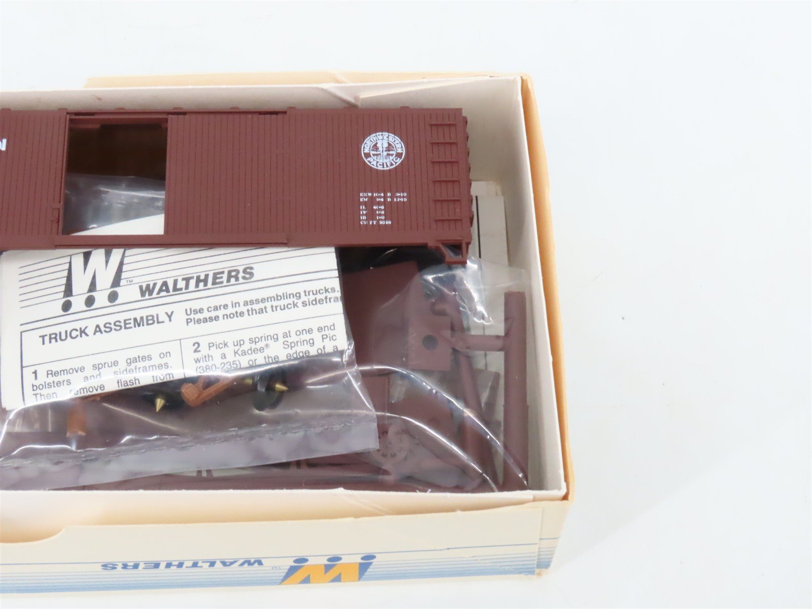 LOT of 7 HO Scale Walthers Kits CNW, GN, RUT, NP & NWP 40' Wood Box Cars