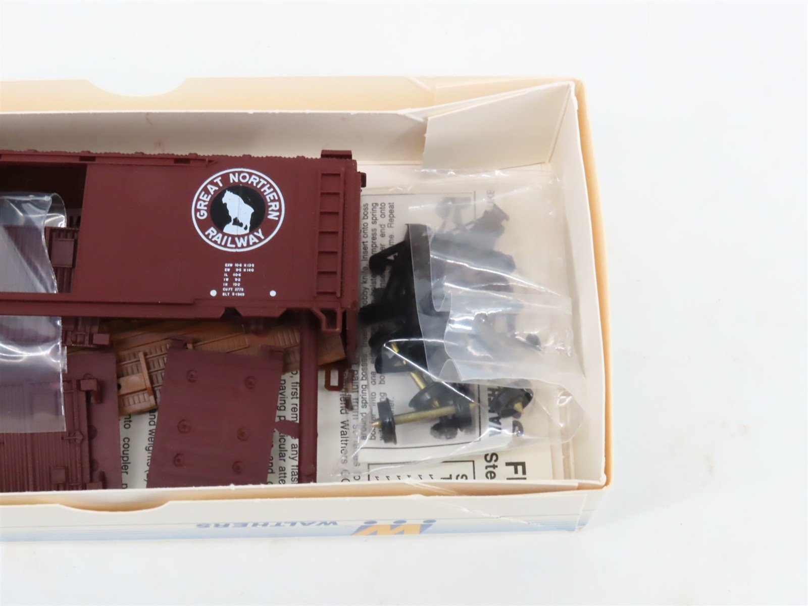 LOT of 6 HO Scale Walthers Kits UP, GN, ATSF & IC 40' PS-1 Steel Box Cars