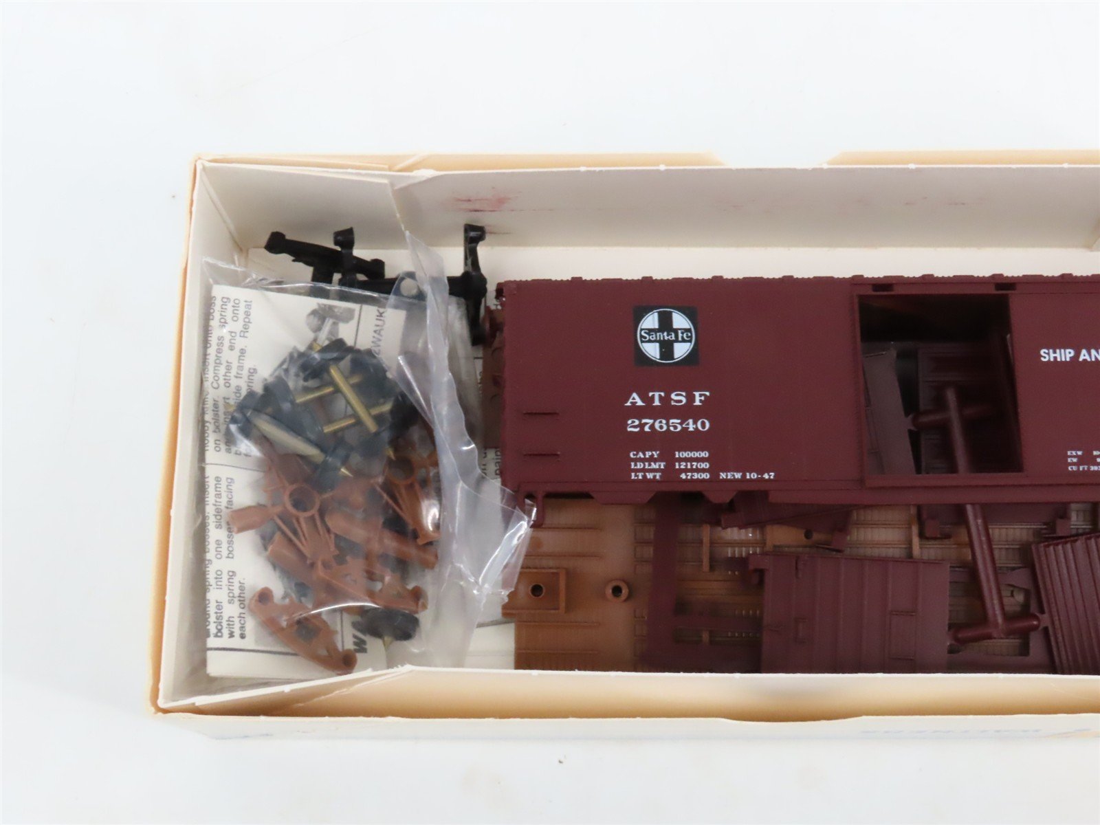 LOT of 6 HO Scale Walthers Kits UP, GN, ATSF & IC 40' PS-1 Steel Box Cars