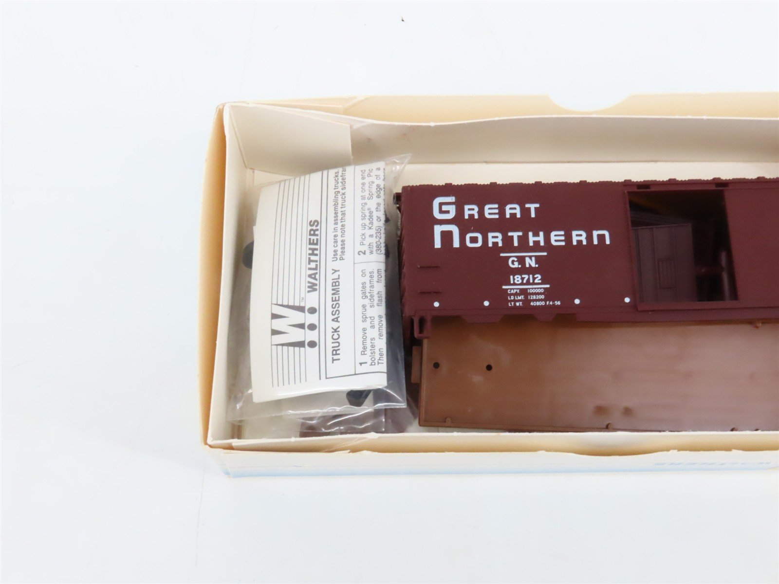 LOT of 6 HO Scale Walthers Kits UP, GN, ATSF & IC 40' PS-1 Steel Box Cars