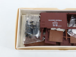 LOT of 6 HO Scale Walthers Kits UP, GN, ATSF & IC 40' PS-1 Steel Box Cars