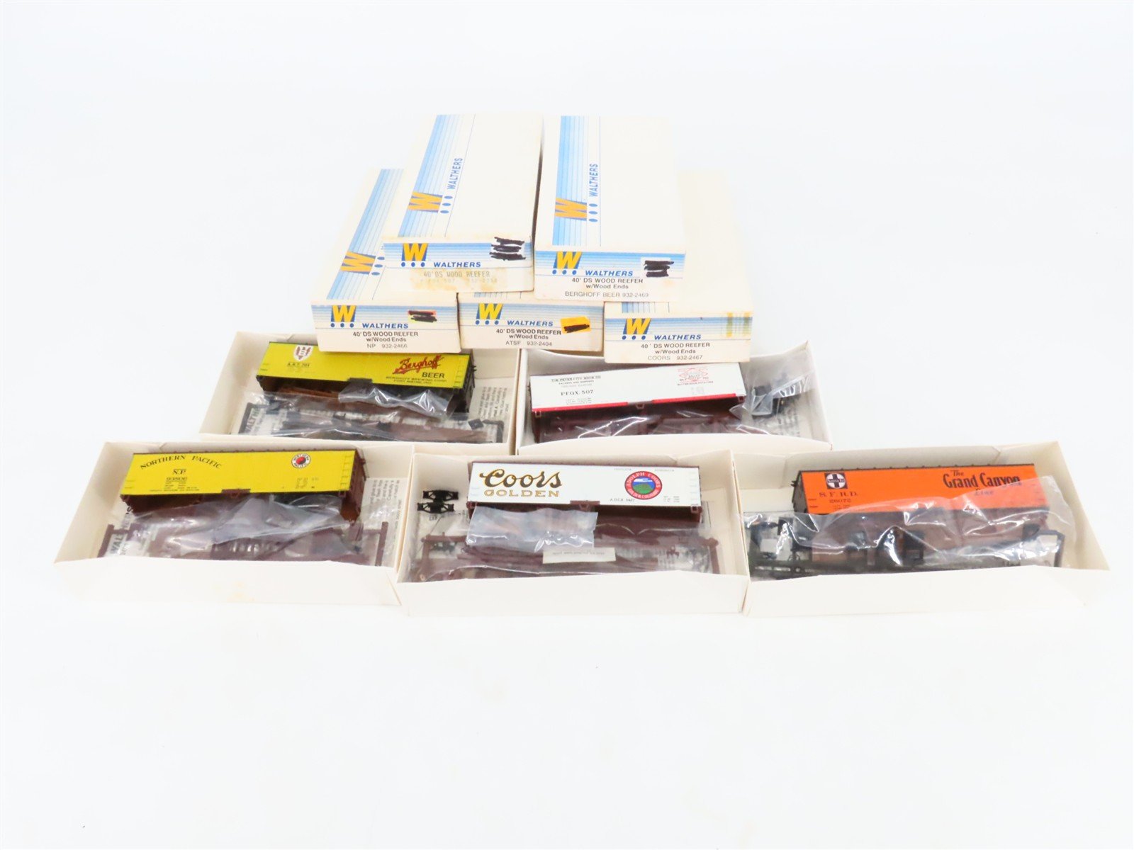 LOT of 5 HO Walthers Kits Coors, Berghoff, ATSF, NP, & PFOX 40' Wood Reefers