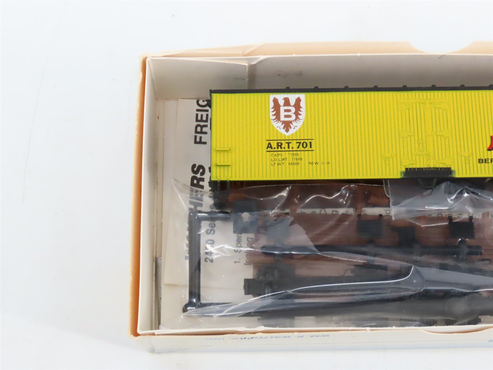 LOT of 5 HO Walthers Kits Coors, Berghoff, ATSF, NP, & PFOX 40' Wood Reefers