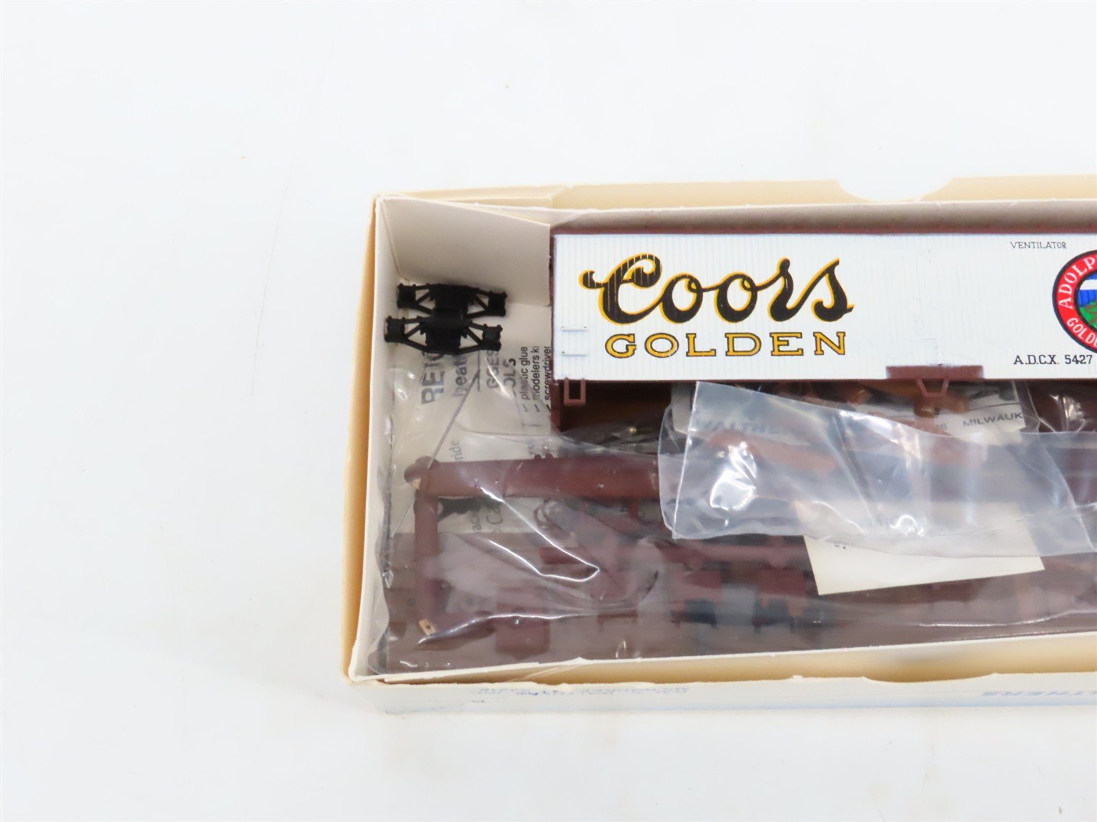 LOT of 5 HO Walthers Kits Coors, Berghoff, ATSF, NP, & PFOX 40' Wood Reefers