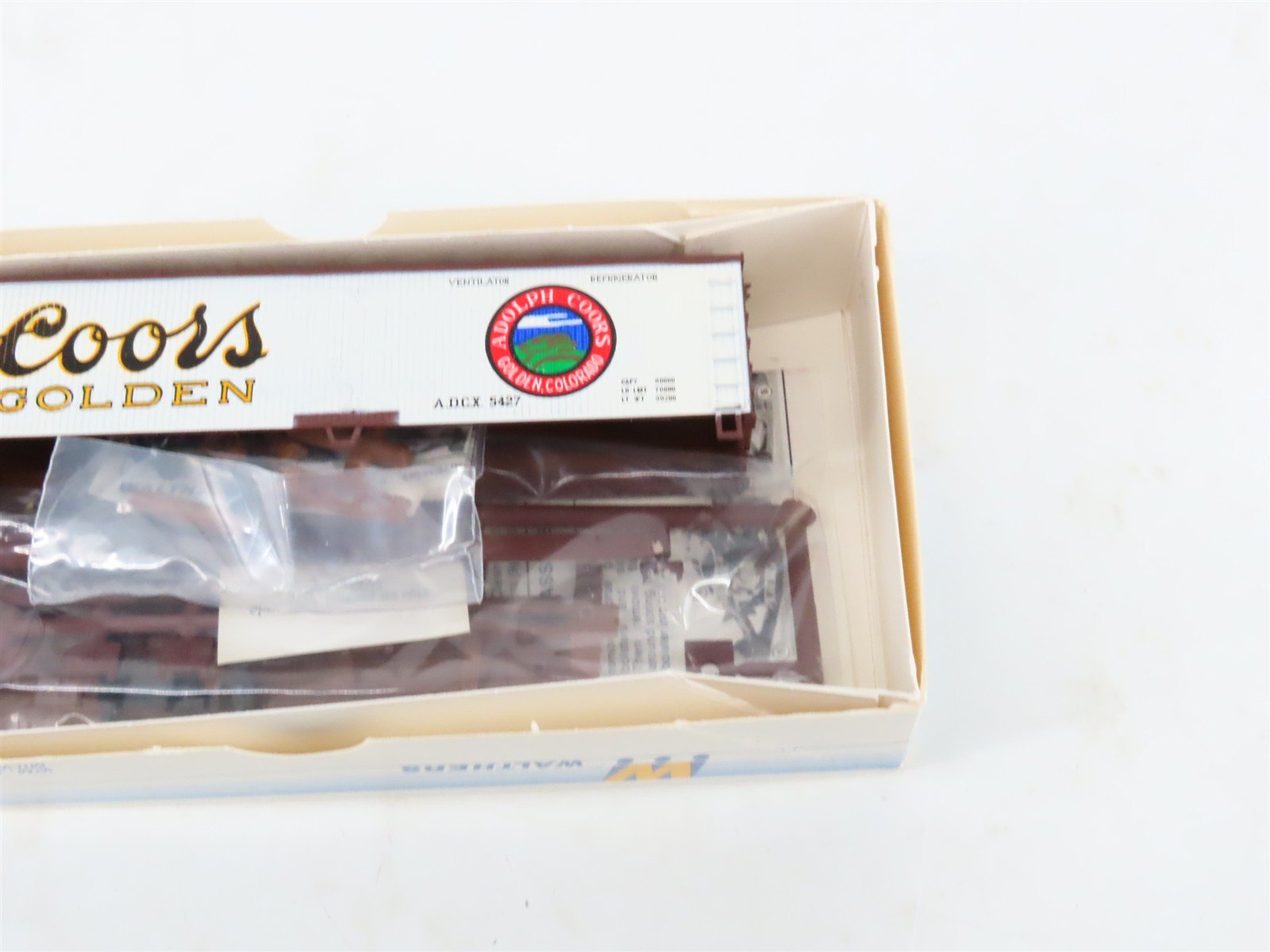 LOT of 5 HO Walthers Kits Coors, Berghoff, ATSF, NP, & PFOX 40' Wood Reefers