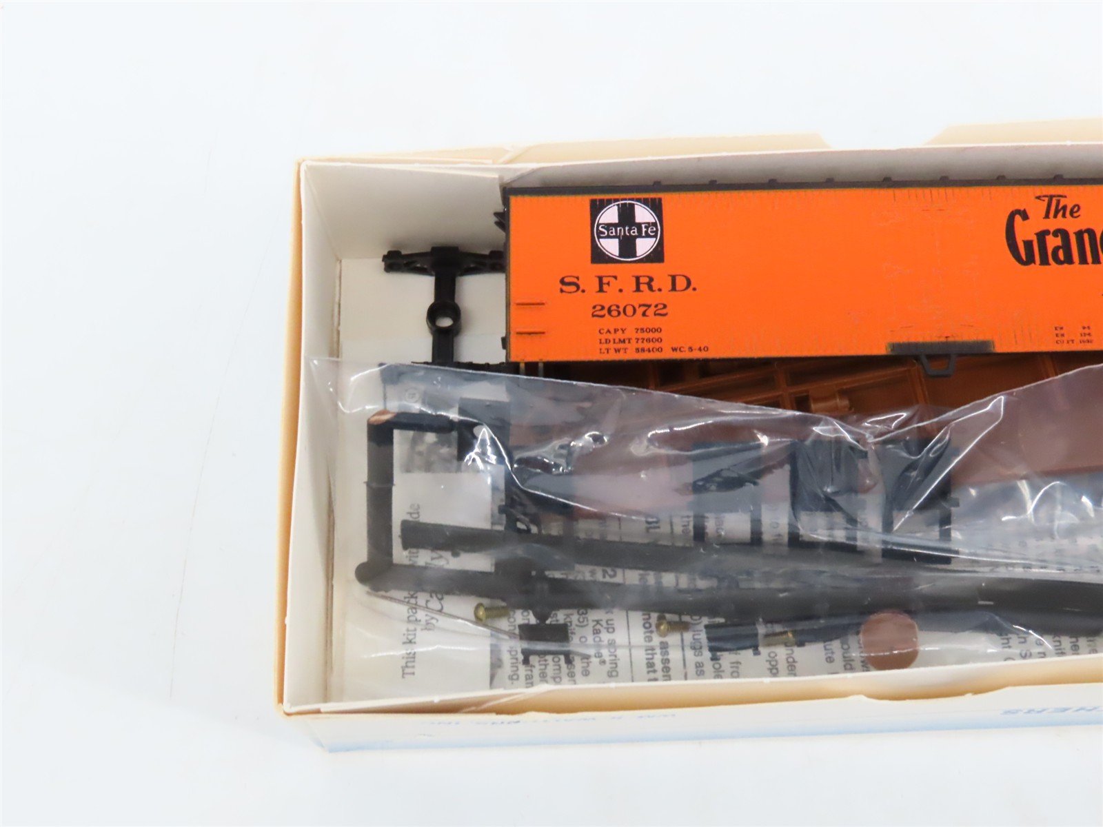 LOT of 5 HO Walthers Kits Coors, Berghoff, ATSF, NP, & PFOX 40' Wood Reefers