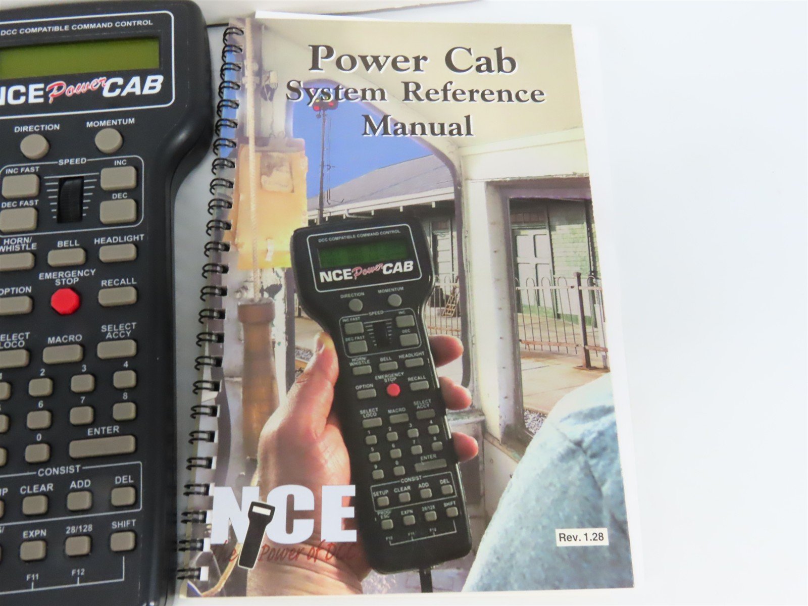 NCE #524025 PowerCab DCC System Starter Set w/ Power Supply