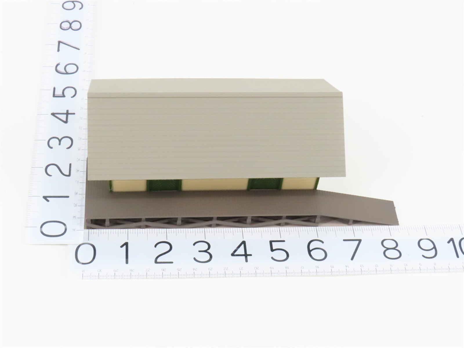 HO 1/87 Walthers Cornerstone Built-Ups 933-2827 Golden Valley Freight House