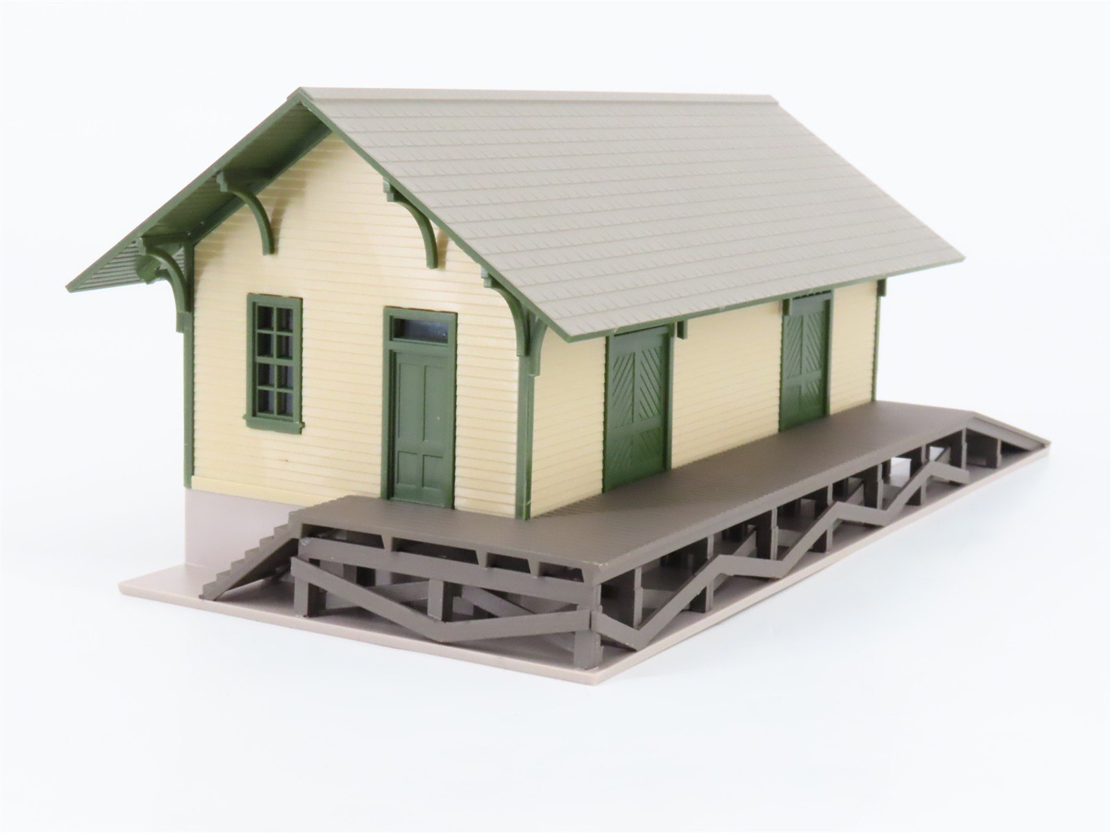 HO 1/87 Walthers Cornerstone Built-Ups 933-2827 Golden Valley Freight House