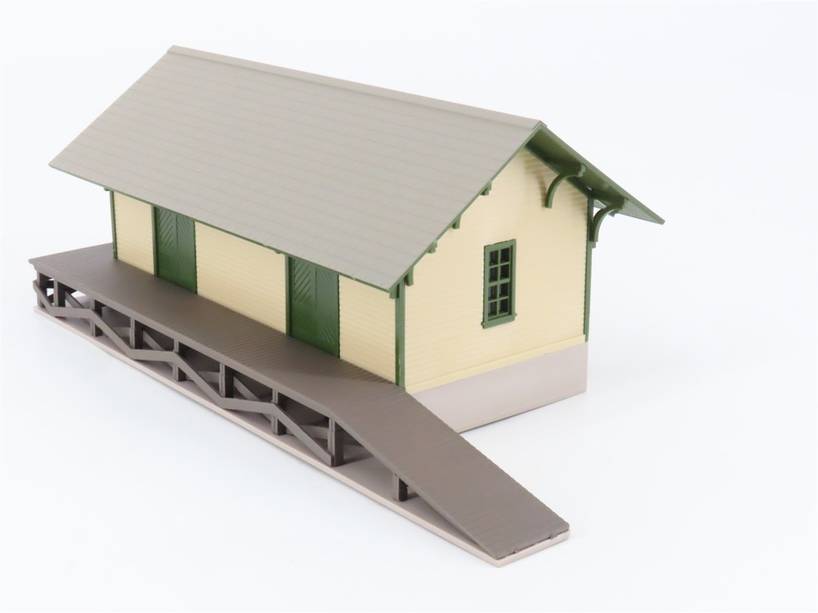 HO 1/87 Walthers Cornerstone Built-Ups 933-2827 Golden Valley Freight House