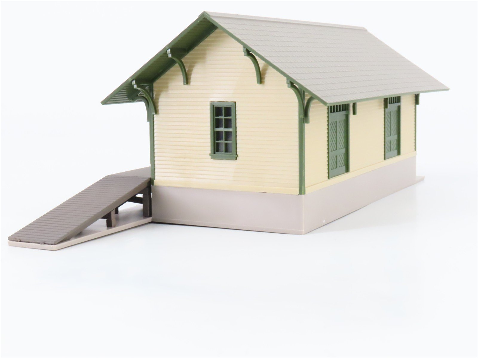 HO 1/87 Walthers Cornerstone Built-Ups 933-2827 Golden Valley Freight House