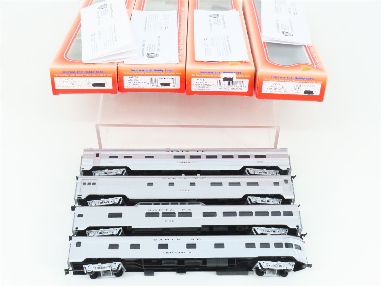 LOT of 4 HO Scale IHC Premier ATSF Santa Fe Corrugated Side Passenger Cars