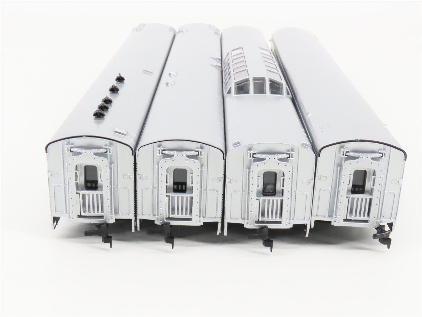 LOT of 4 HO Scale IHC Premier ATSF Santa Fe Corrugated Side Passenger Cars