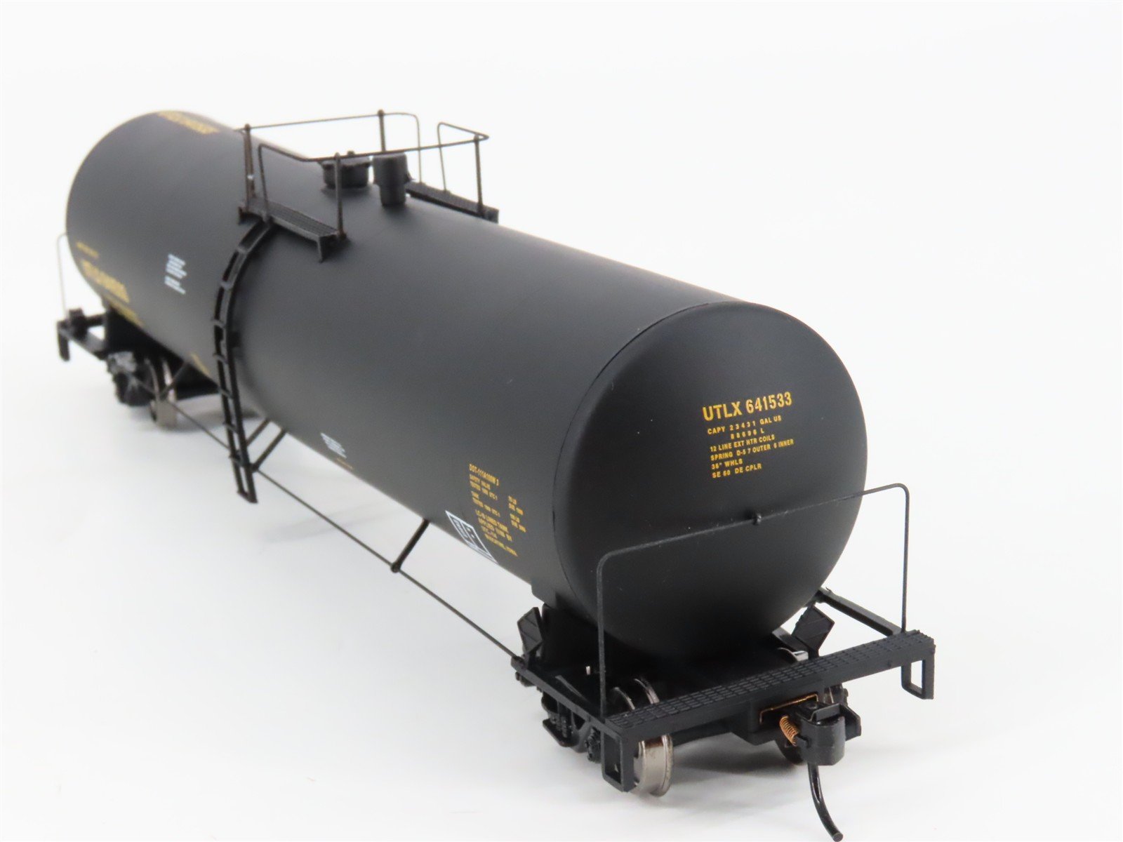HO Scale Walthers Gold Line 932-7251 UTLX Funnel Flow Tank Car #641533