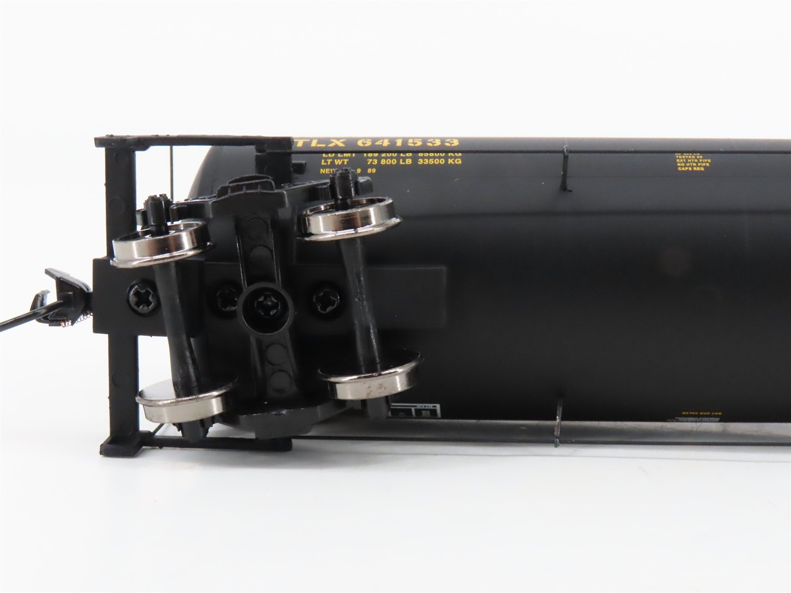 HO Scale Walthers Gold Line 932-7251 UTLX Funnel Flow Tank Car #641533