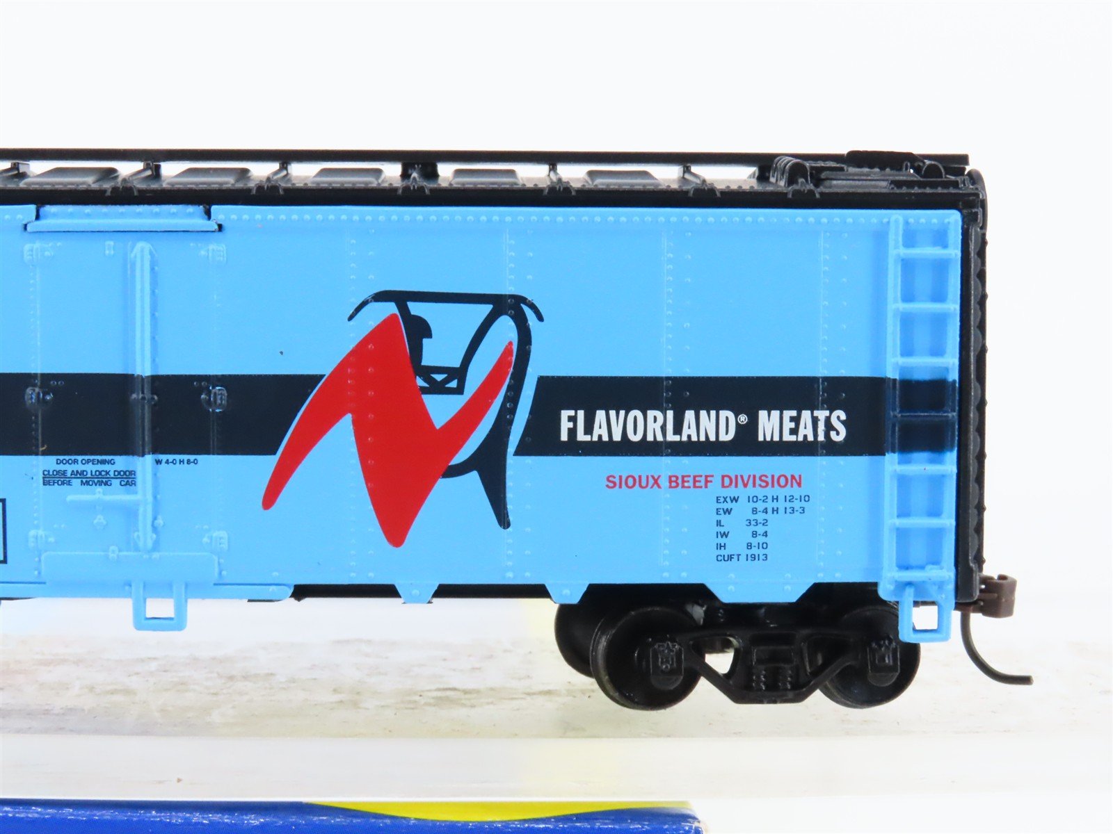 HO Scale Athearn 7125 MNX Needham Packing Flavorland Meat 40' Steel Reefer #2374