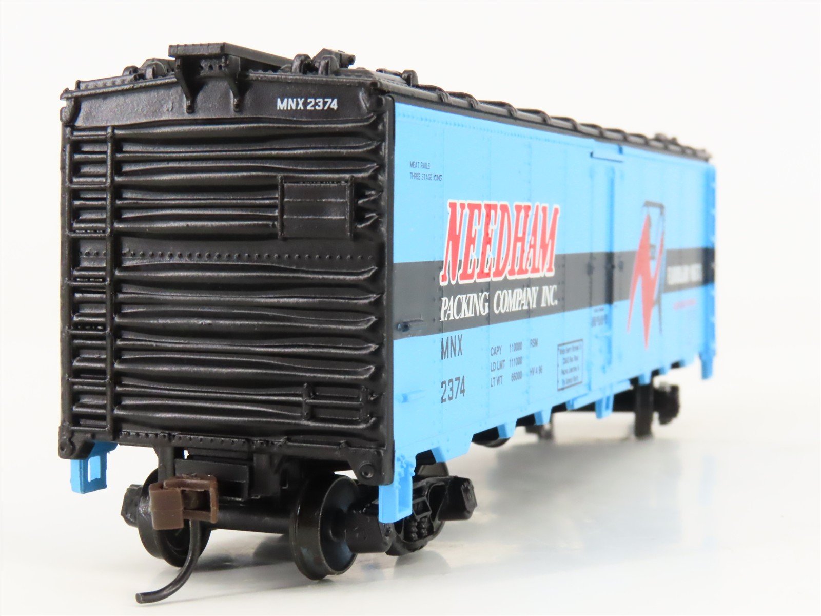 HO Scale Athearn 7125 MNX Needham Packing Flavorland Meat 40' Steel Reefer #2374