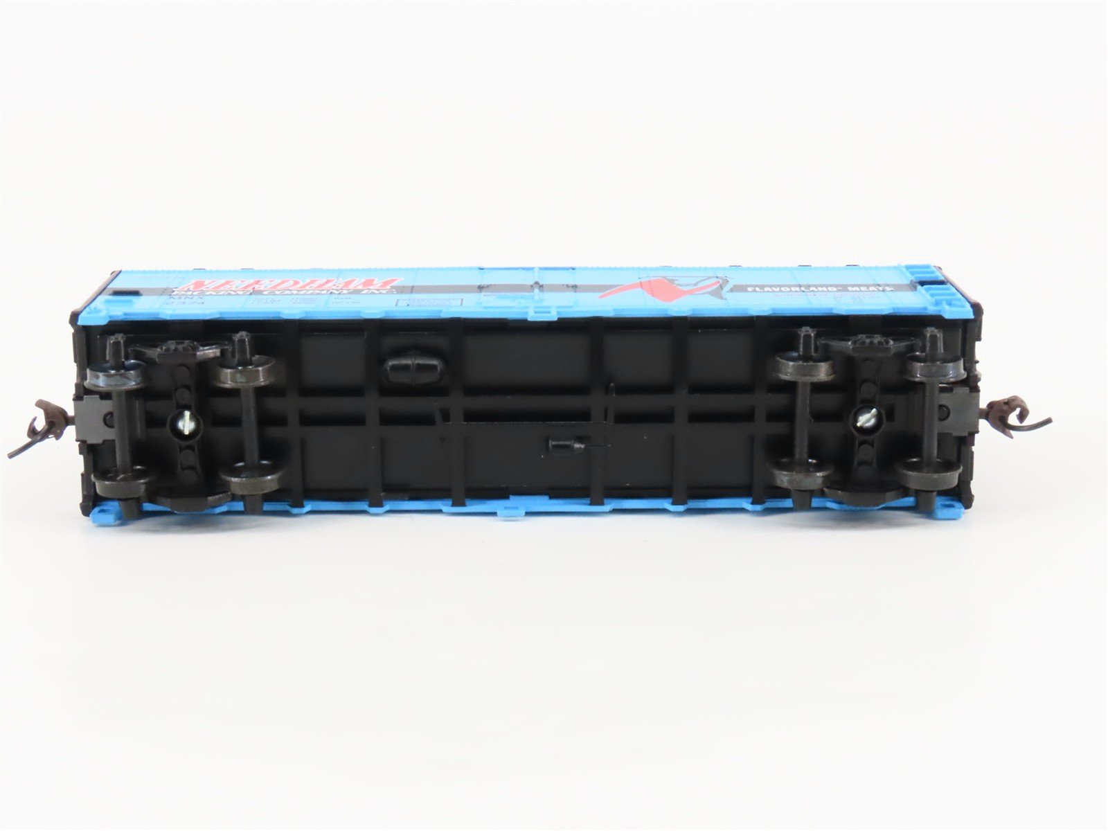 HO Scale Athearn 7125 MNX Needham Packing Flavorland Meat 40' Steel Reefer #2374