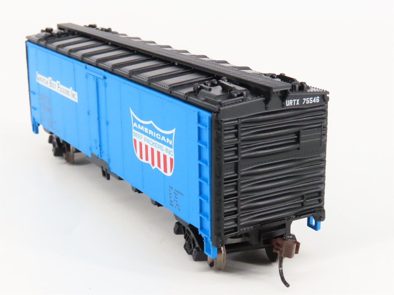 HO Scale Athearn 71314 URTX American Beef Packers 40' Steel Reefer #75546