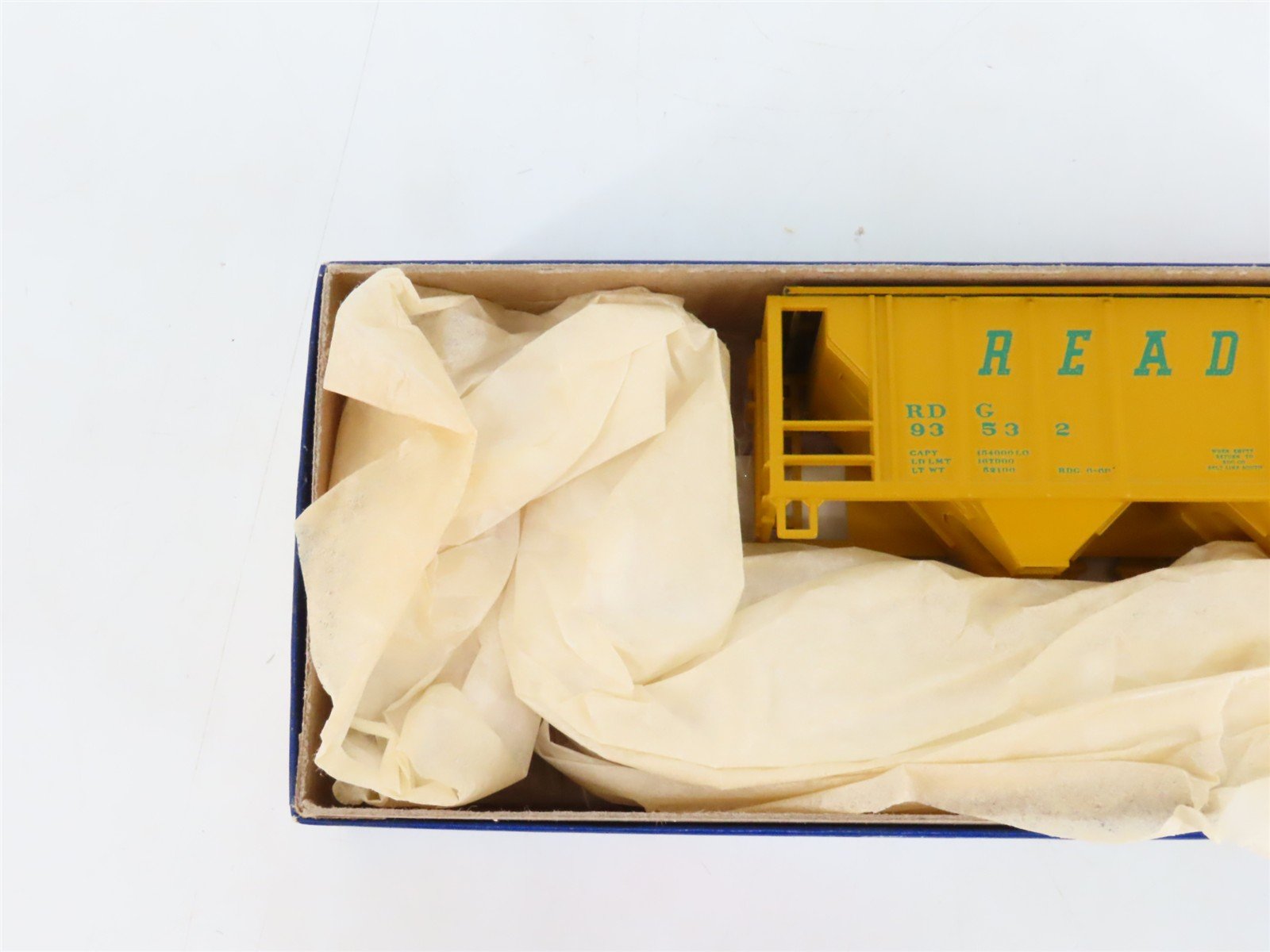 LOT of 2 HO Scale Roundhouse Bev-Bel MDC Kits RDG Reading 35' 2-Bay Hoppers