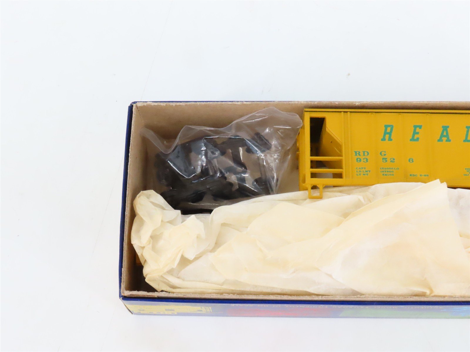LOT of 2 HO Scale Roundhouse Bev-Bel MDC Kits RDG Reading 35' 2-Bay Hoppers
