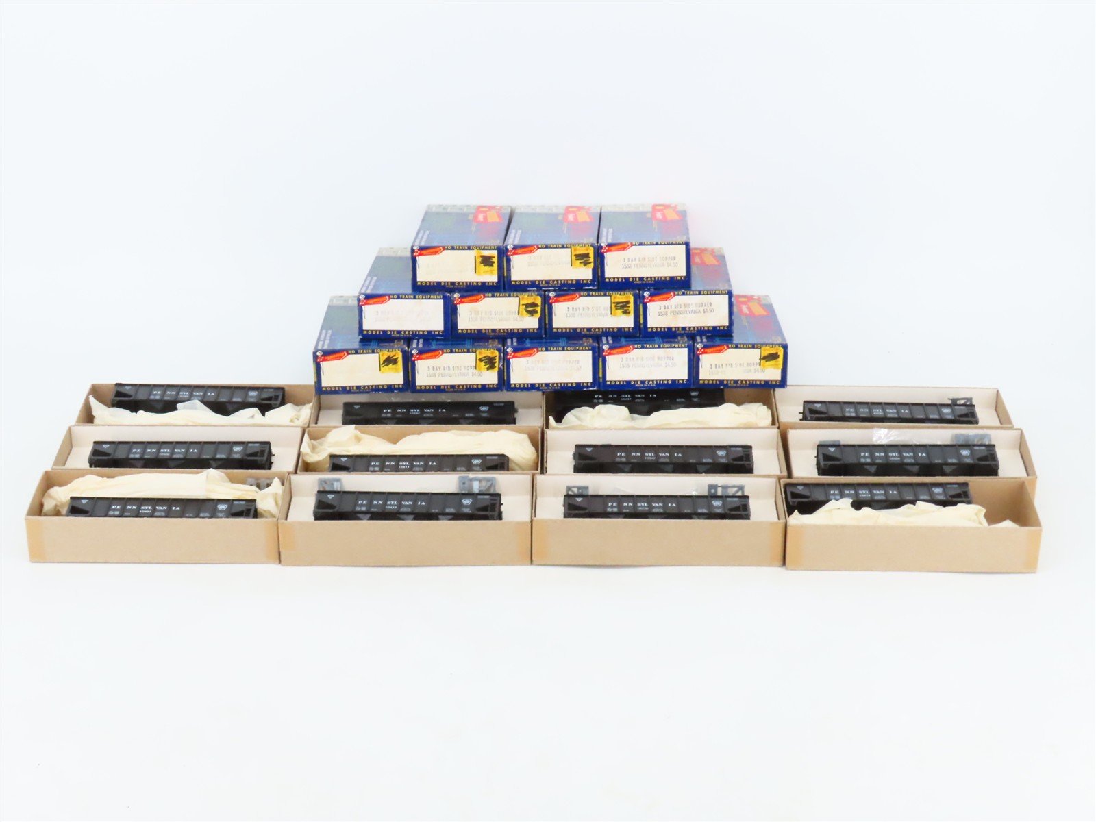 LOT of 12 HO Roundhouse MDC Kits 1538 PRR Pennsylvania Railroad 3-Bay Hoppers