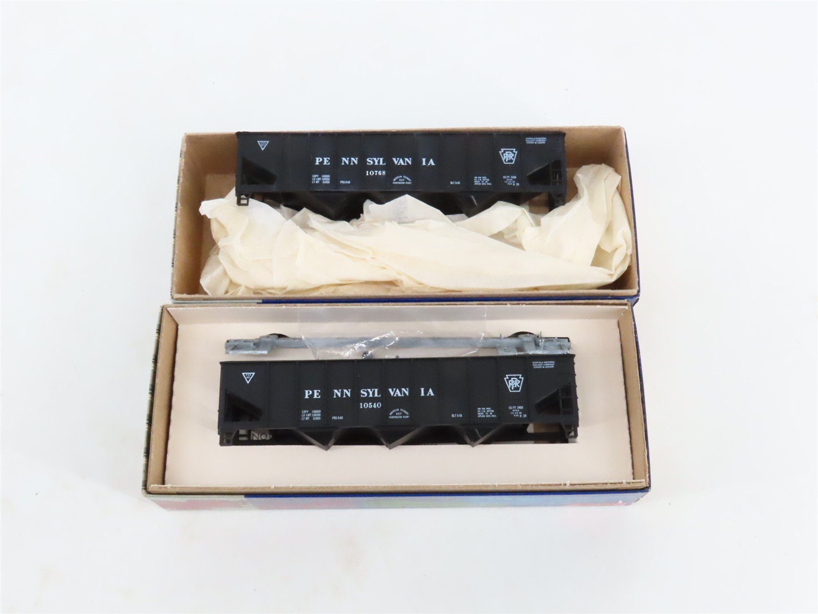 LOT of 12 HO Roundhouse MDC Kits 1538 PRR Pennsylvania Railroad 3-Bay Hoppers