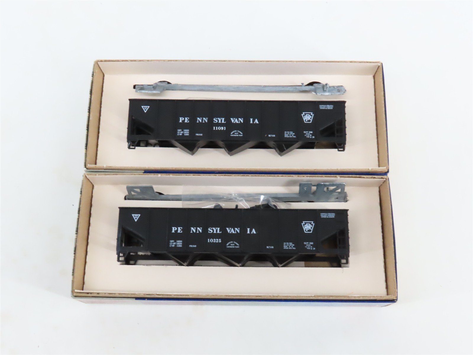 LOT of 12 HO Roundhouse MDC Kits 1538 PRR Pennsylvania Railroad 3-Bay Hoppers