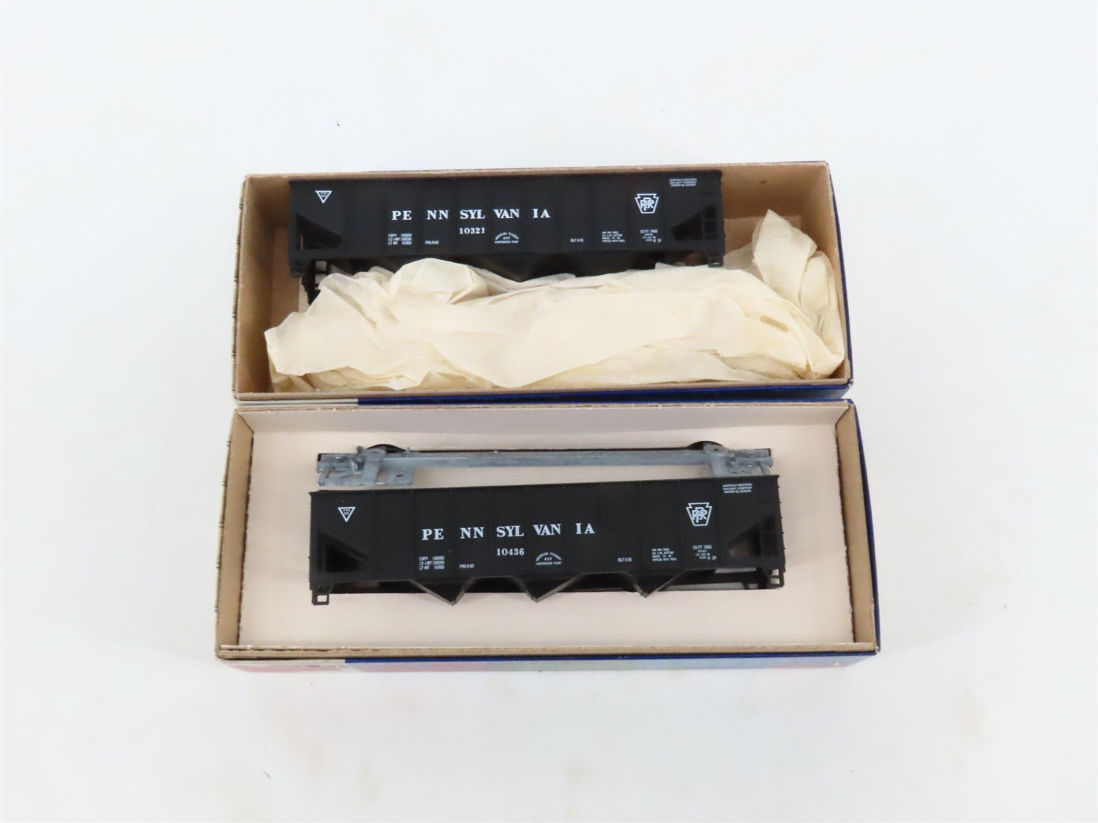 LOT of 12 HO Roundhouse MDC Kits 1538 PRR Pennsylvania Railroad 3-Bay Hoppers